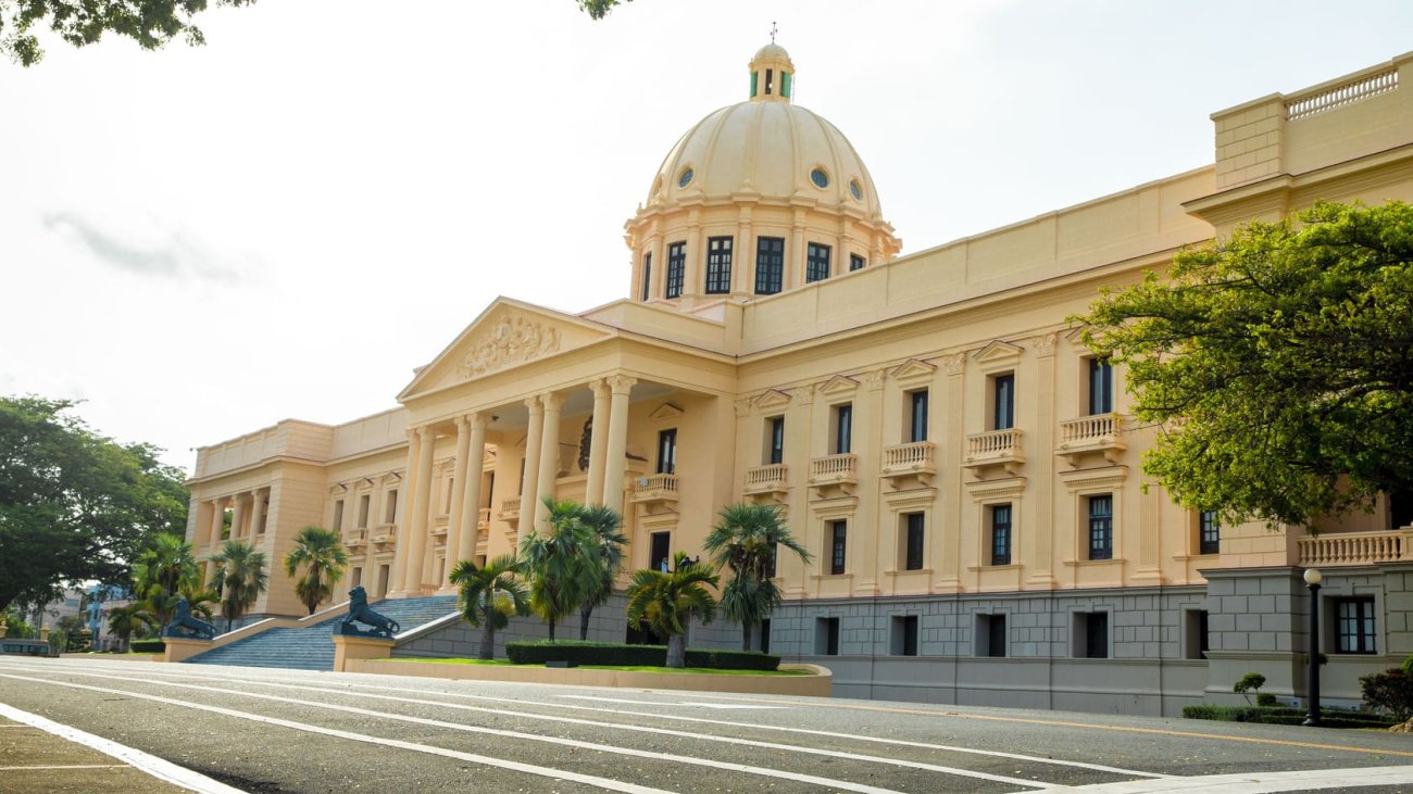 Presidente Luis Abinader designa a César Enmanuel Cerda Minaya como director general de Coramon