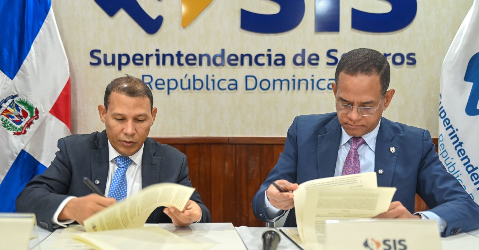 Superintendencia de Seguros y CNCS firman acuerdo para fortalecer la seguridad digital