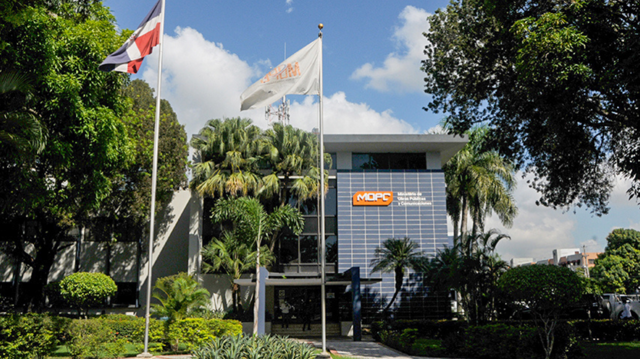 Ministerio de Obras Públicas convoca a licitación de urgencia para sustitución del puente sobre el río Yaque del Norte, en Amina