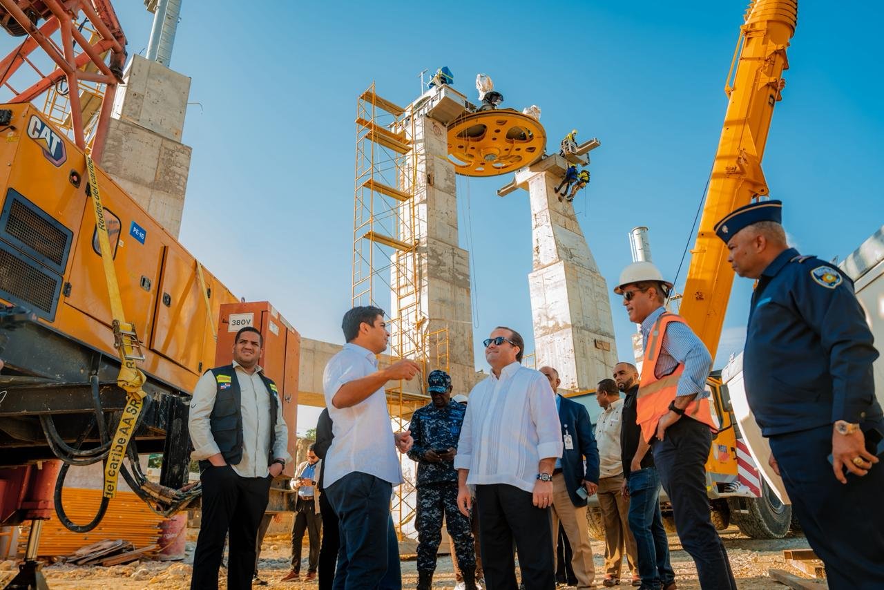 Paliza supervisa avances de la Línea 3 del Teleférico de Santo Domingo Oeste Primera fase estará lista en diciembre de 2026 y contará con siete estaciones