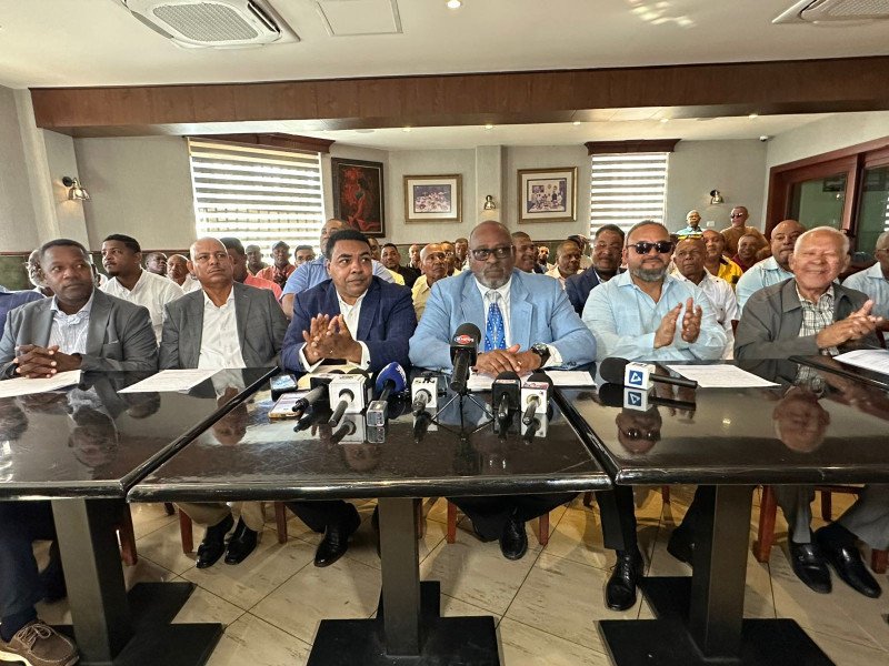 Transportistas congelan tarifas ante crisis internacional de combustibles