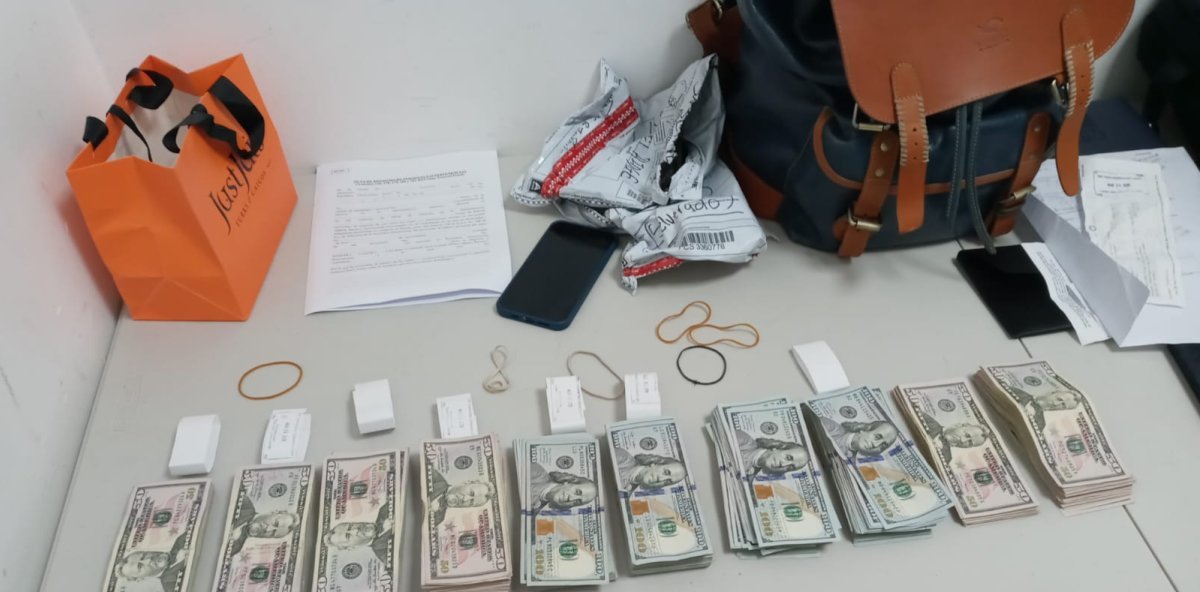 Aduanas intercepta más de US$426 mil sin declarar en aeropuertos dominicanos