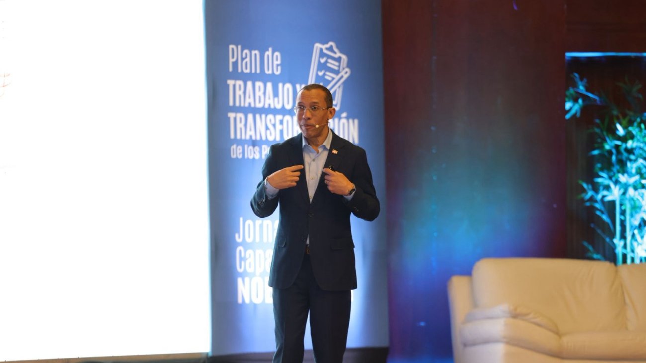 Contralor anuncia transformación de UAI en minicontralorías