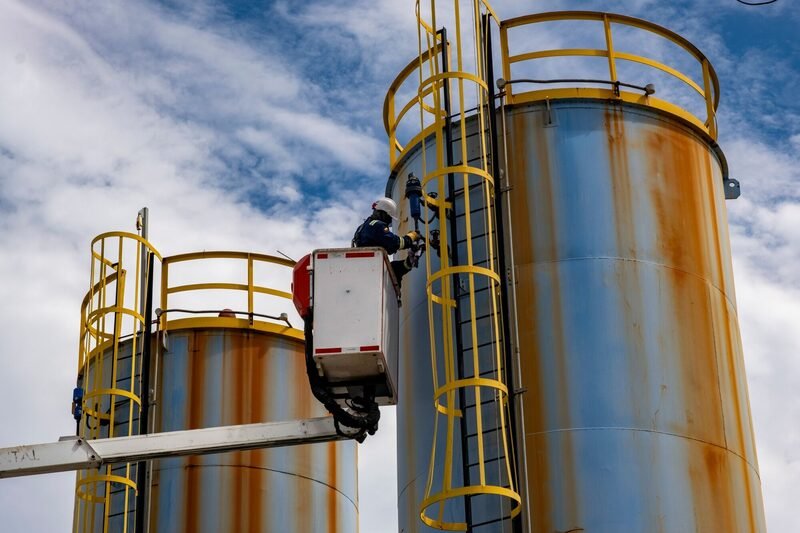 Guerra en Irán presiona la economía dominicana: petróleo caro, inflación y riesgo para el turismo