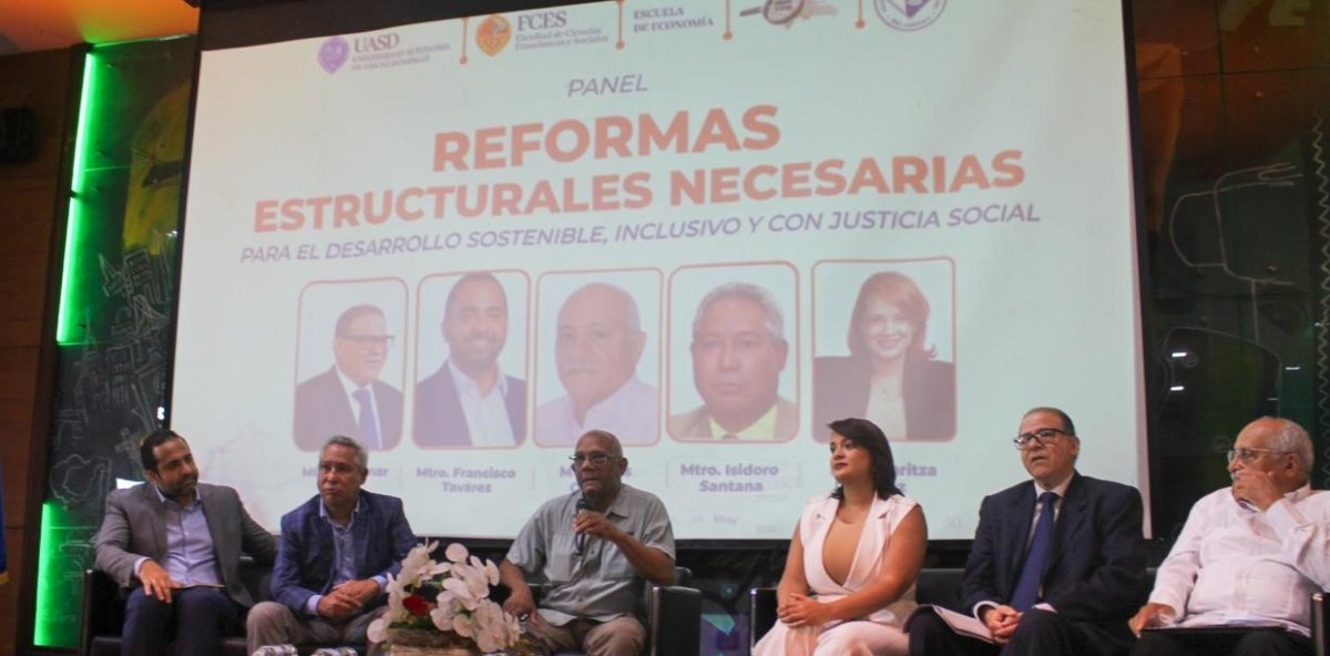 Economistas advierten urgencia de reforma fiscal para garantizar sostenibilidad económica