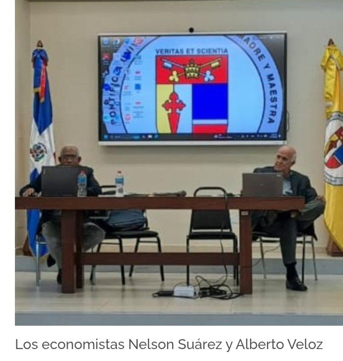 Economistas analizan situación fiscal y sector eléctrico