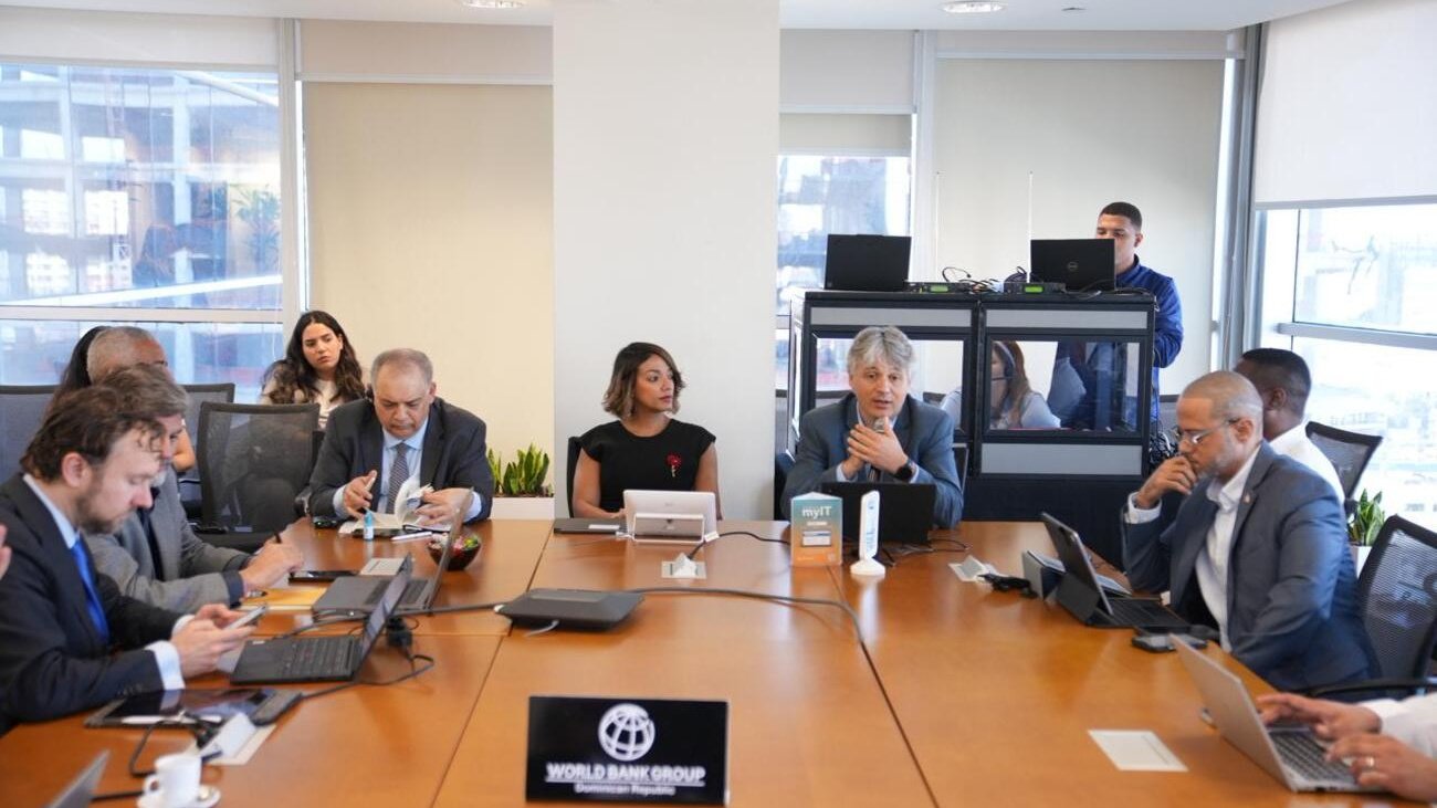 Impulsan nuevo modelo para atraer inversión y acelerar transición energética en RD