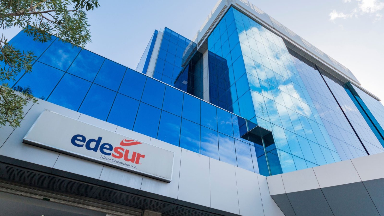 Lluvias provocan fallas eléctricas y obligan a cortes preventivos en el servicio