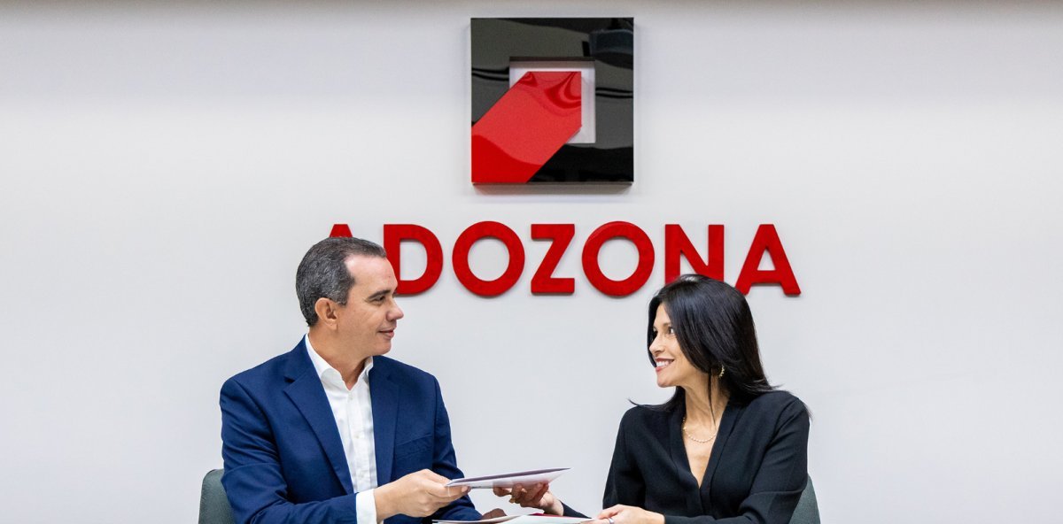 Equifax y ADOZONA firman alianza para fortalecer zonas francas