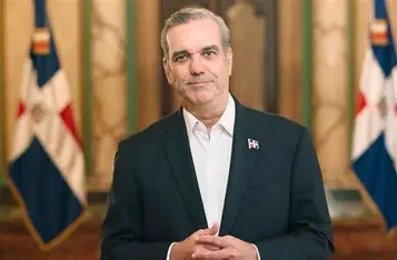 Presidente Abinader viaja a Panamá para atraer inversiones en zonas francas