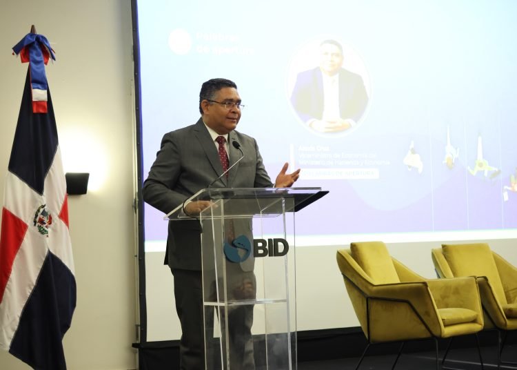 Alexis Cruz plantea reducir trabas y elevar la productividad para fortalecer la economía