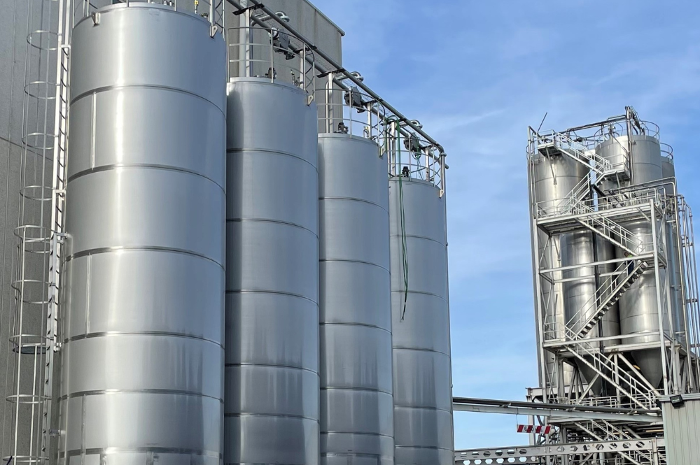 Altos costos de materias primas golpean competitividad de la industria dominicana