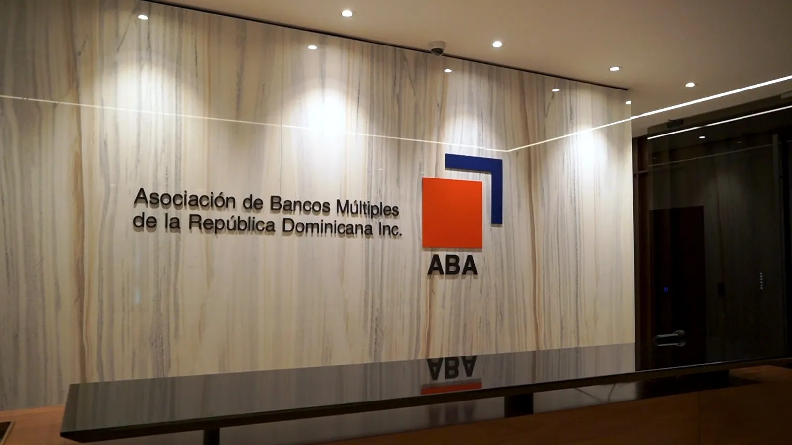 Transformación bancaria eleva salarios