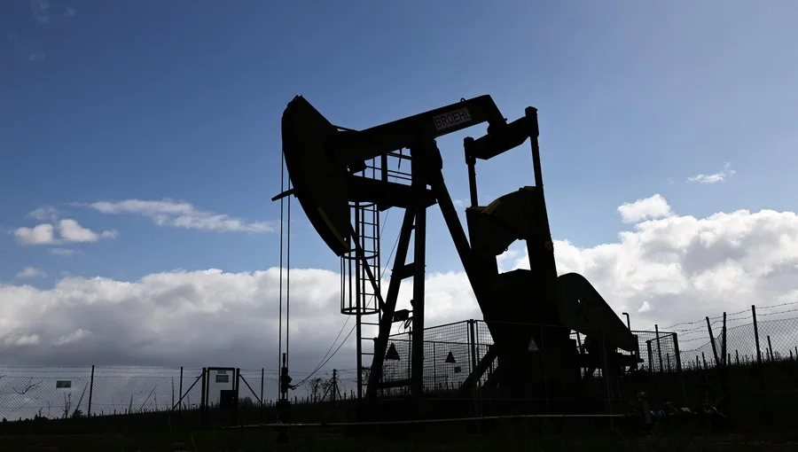 El precio del petróleo de Texas baja casi un 2% por señales de paz entre EE.UU. e Irán