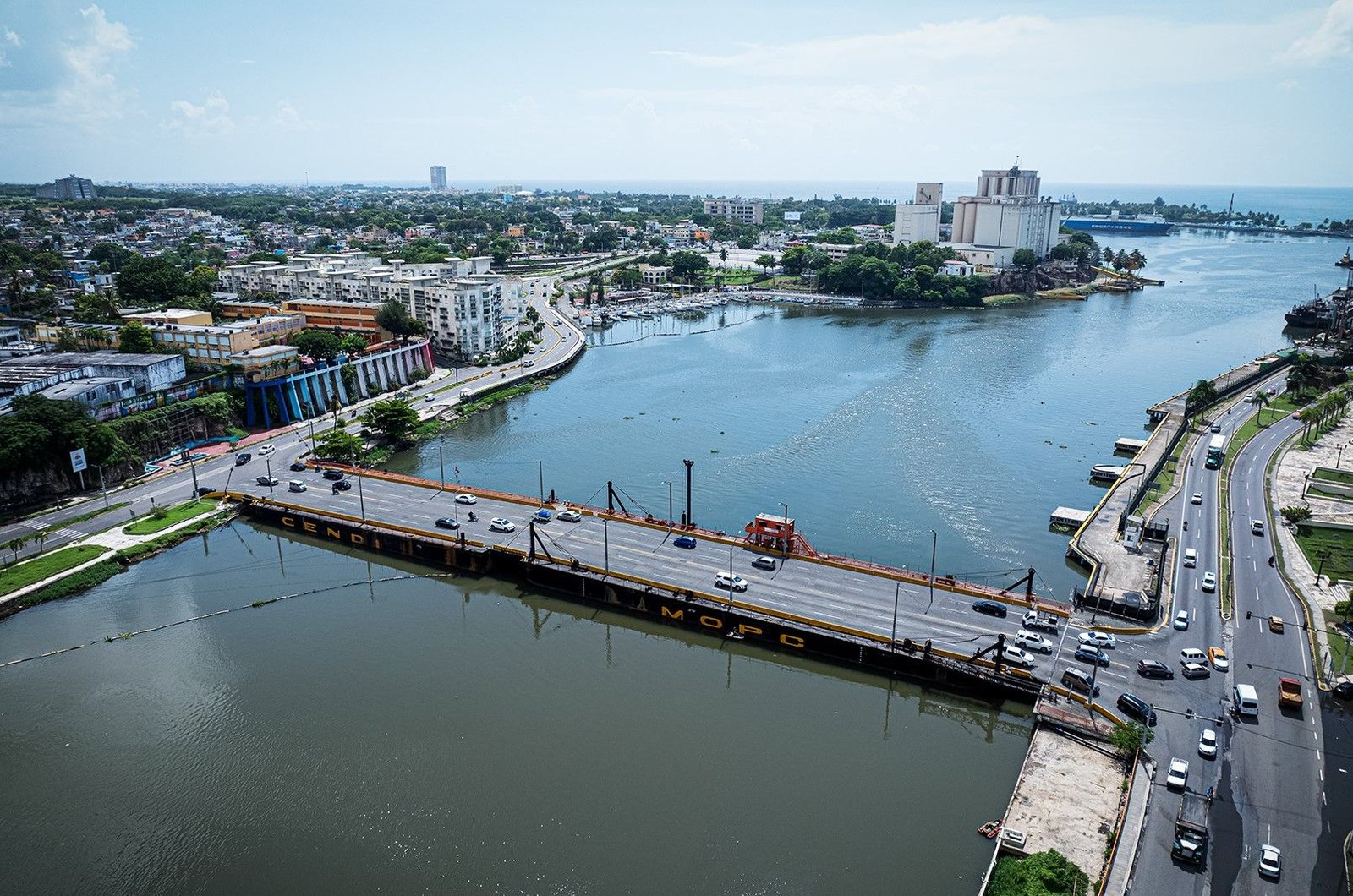 Seis obras millonarias siguen paralizadas en Santo Domingo pese a fondos asignados