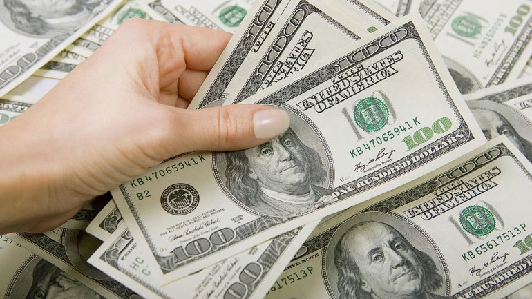Dólar roza los RD$60 y se mantiene bajo presión en el mercado cambiario