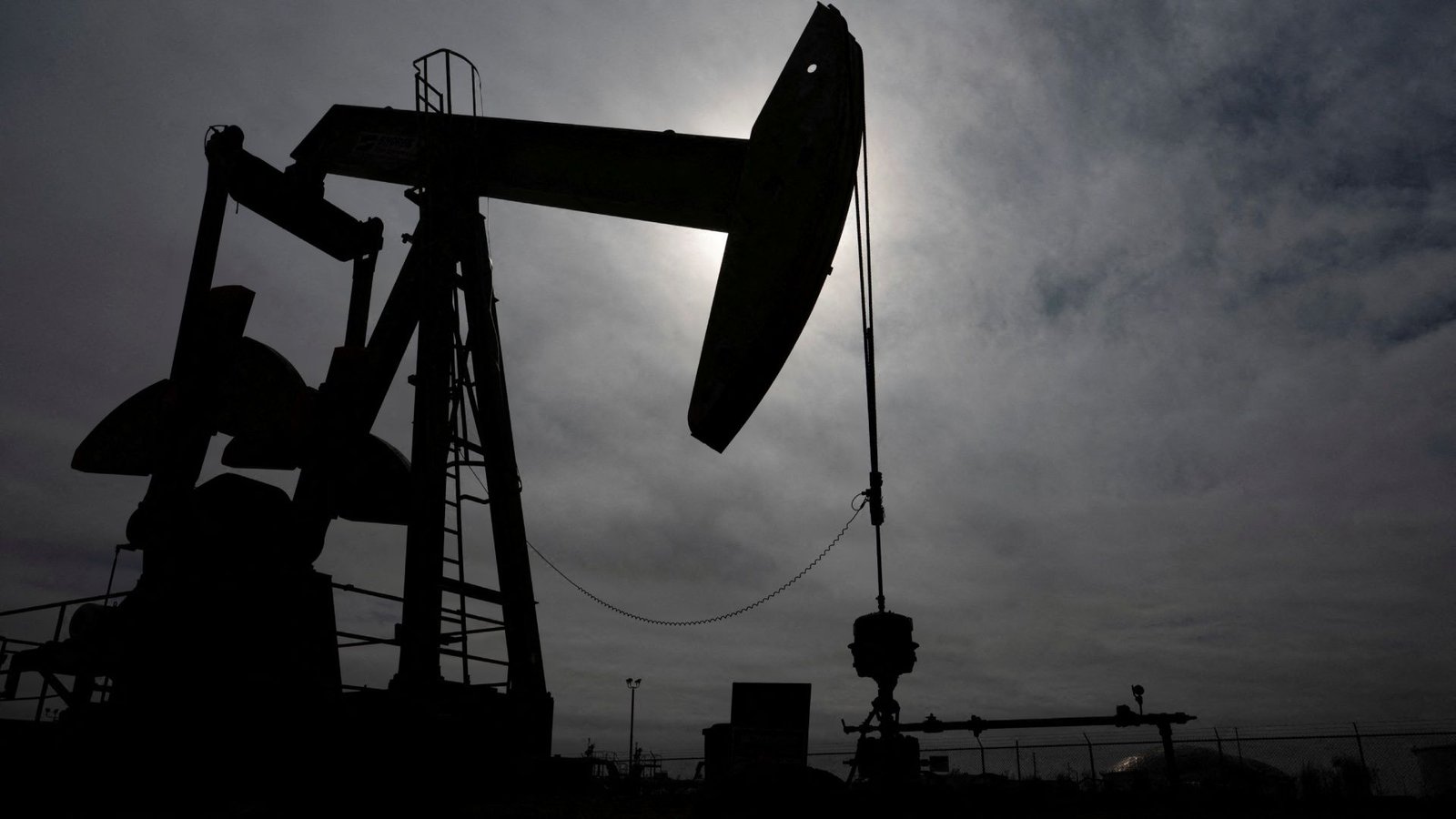 El petróleo de Texas se dispara a 7% tras Irán paralizar el acuerdo de paz con E.E.UU.