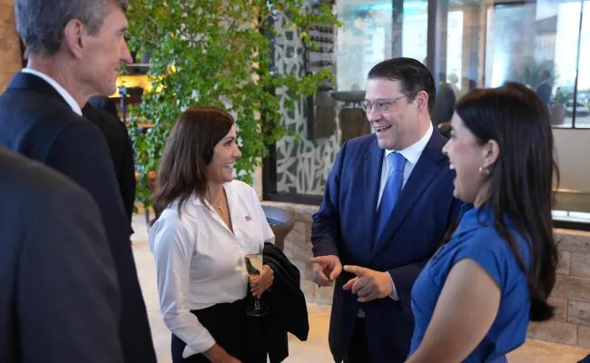 Ministro de Industria y Comercio se reúne con embajadores para promover inversiones en RD