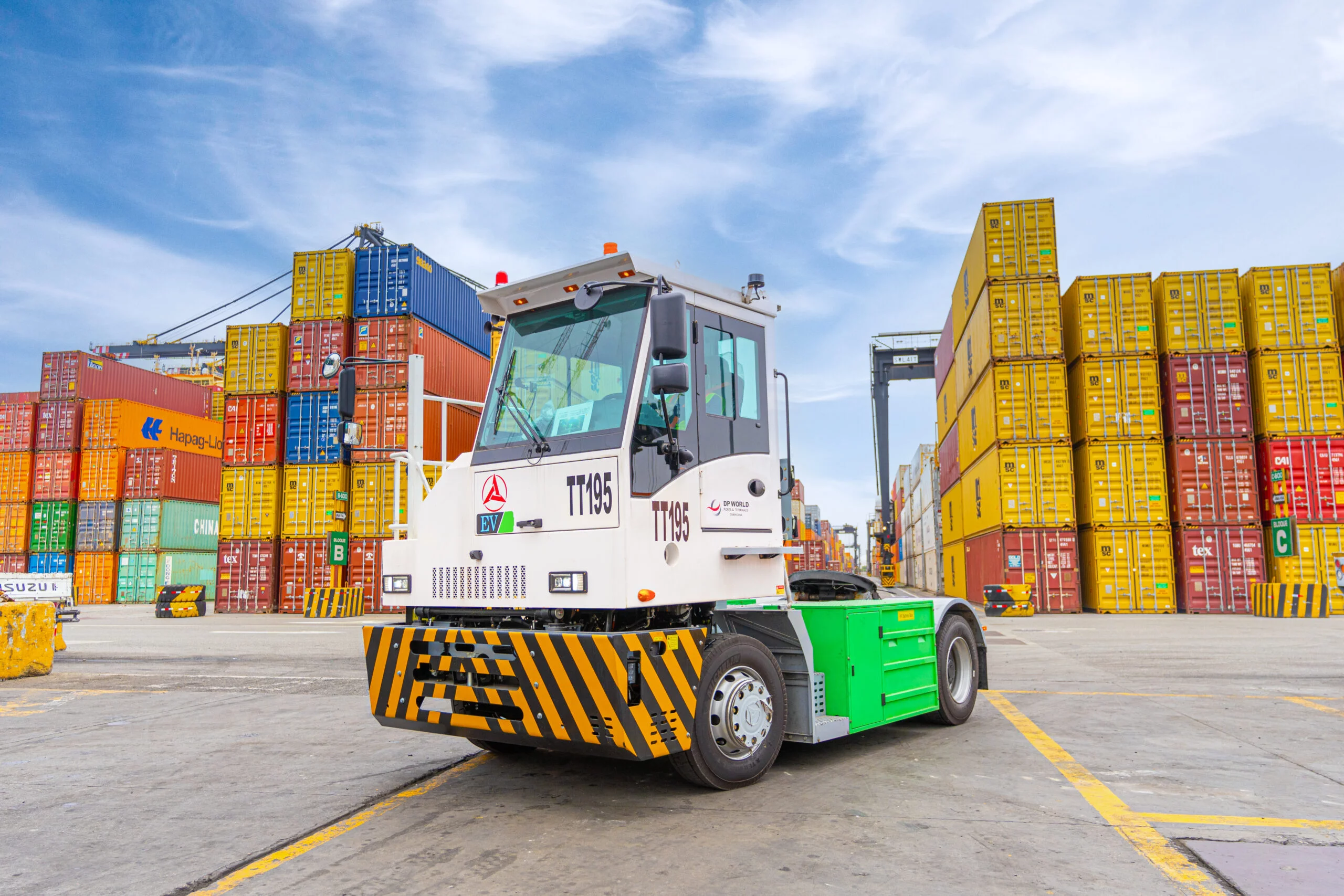 DP World suma 29 vehículos eléctricos para operaciones portuarias