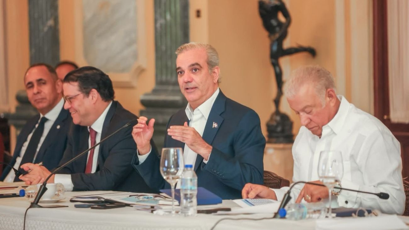 Abinader se reúne con sectores productivos para dar seguimiento a la Mesa de Precios
