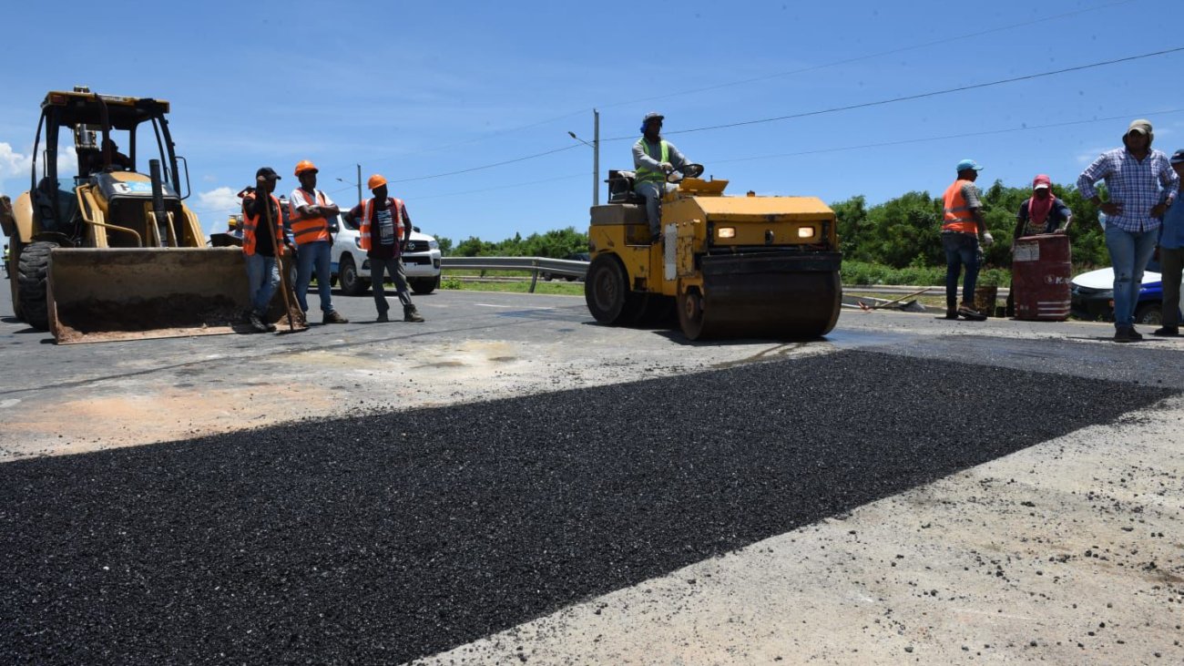 Santo Domingo y el Distrito Nacional concentraron casi la mitad de la inversión pública en abril de 2026