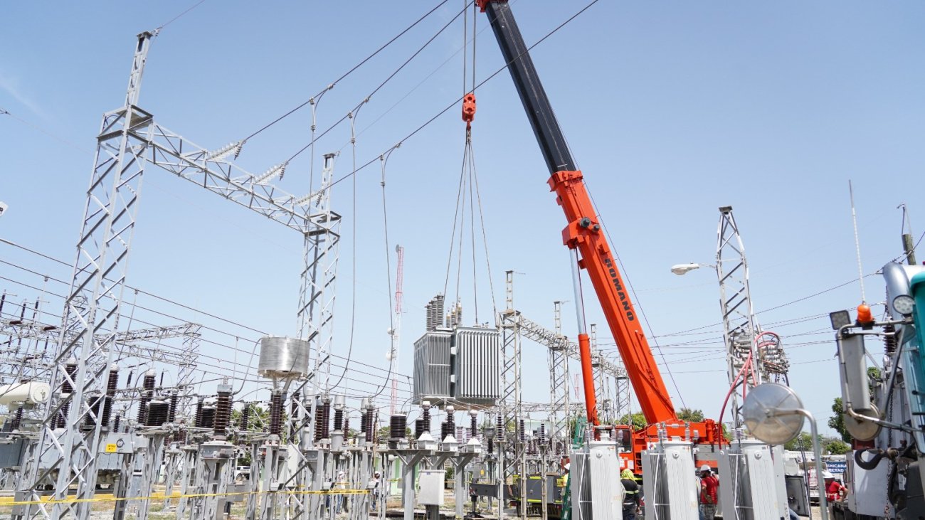 Edesur fortalece servicio eléctrico en Azua con nuevo transformador que beneficia a más de 17,800 usuarios