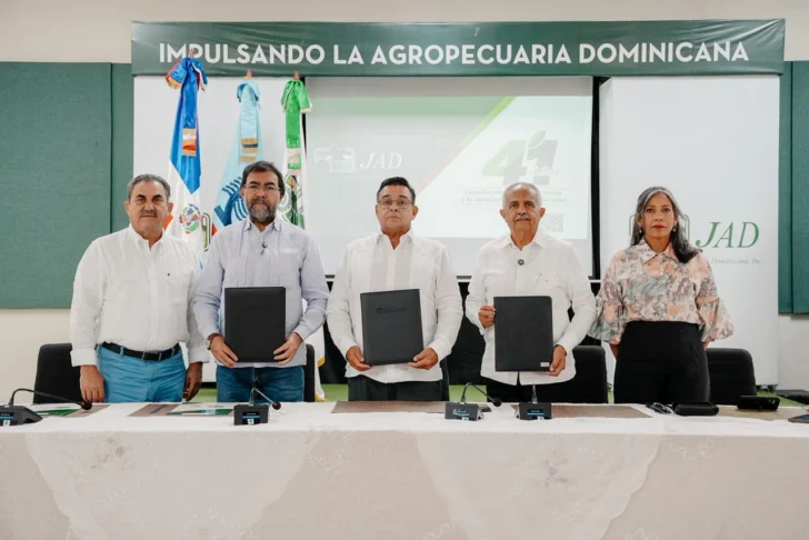 Firman convenio para modernizar sistemas de riego y aumentar la productividad agrícola