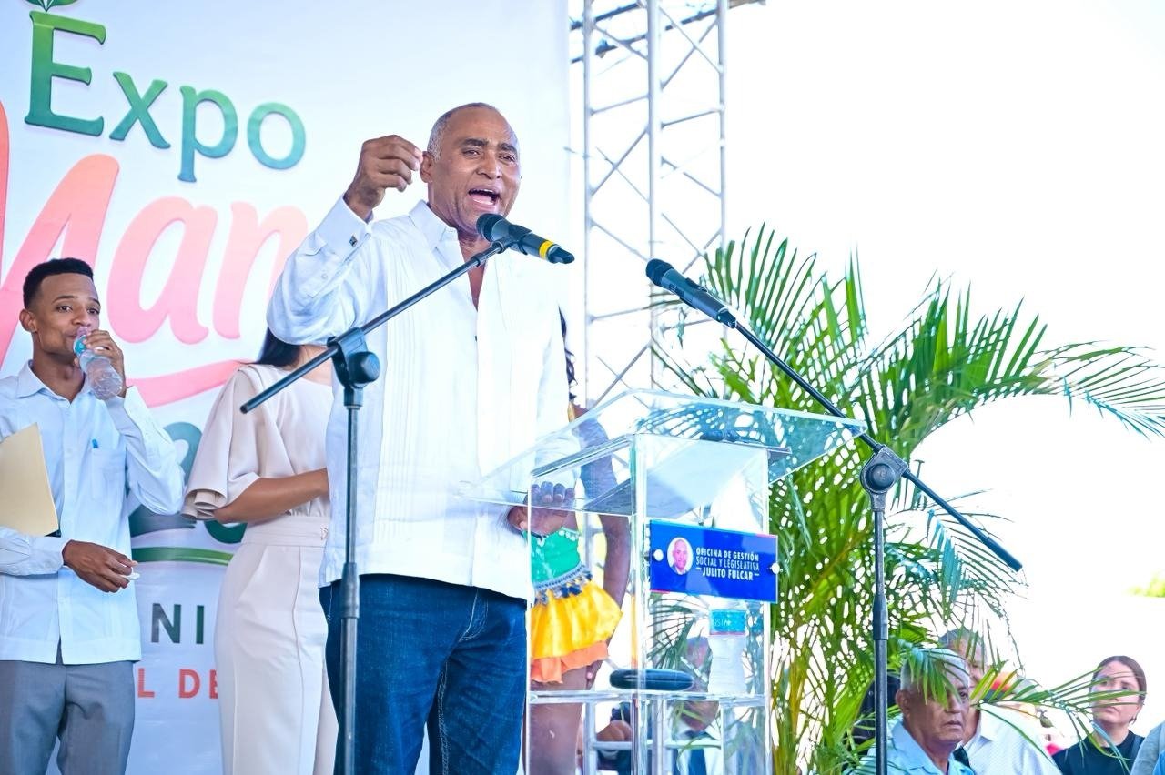 Senador Julito Fulcar resalta auge de las exportaciones del mango durante apertura de Expo Mango 2026