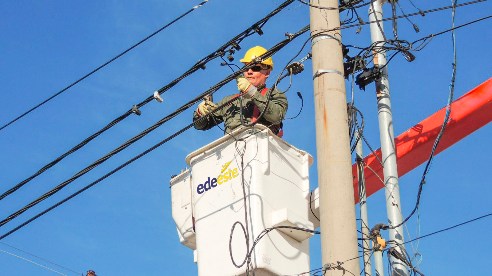 Deuda eléctrica enfrenta a ayuntamientos y distribuidoras por más de RD$36 mil millones