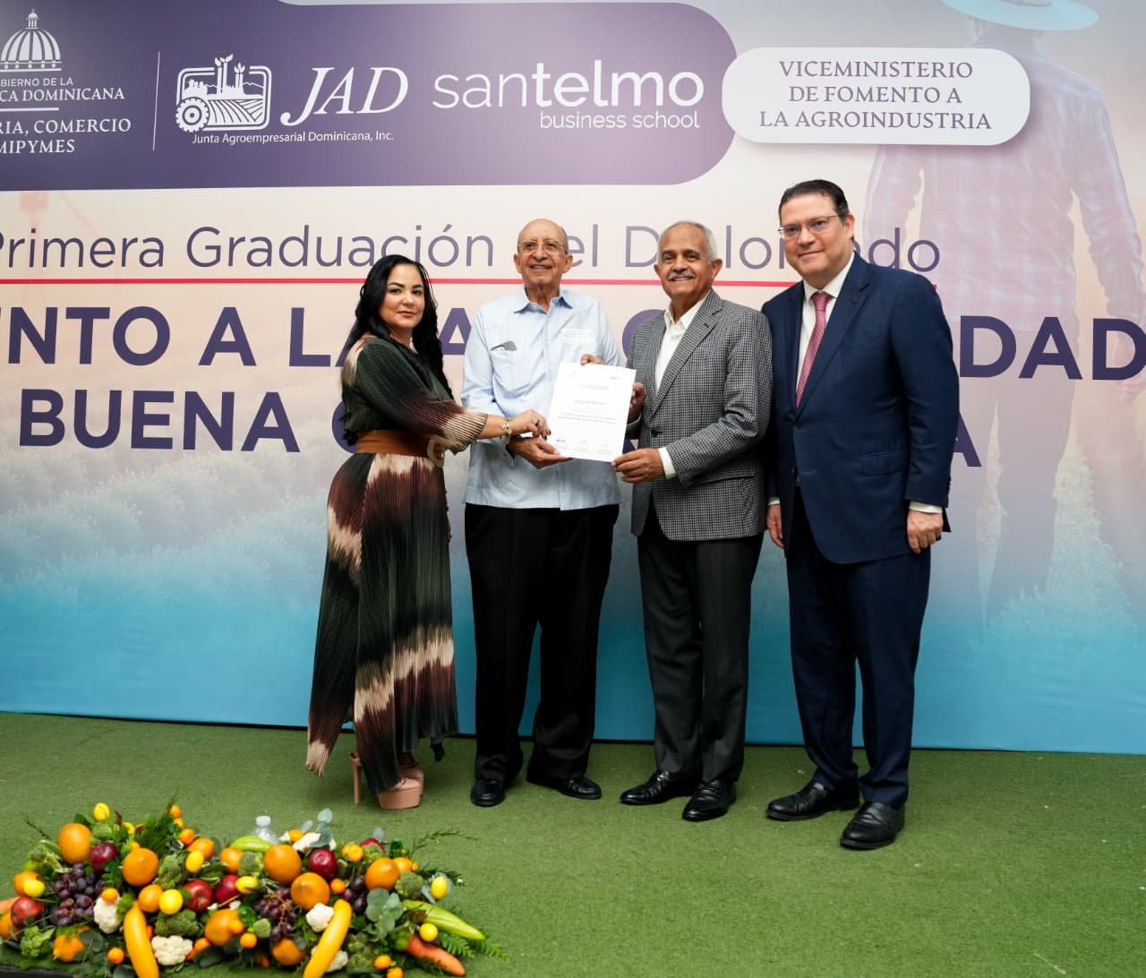 MICM y JAD gradúan a 225 lideres para impulsar la transformación agroindustrial del pais.