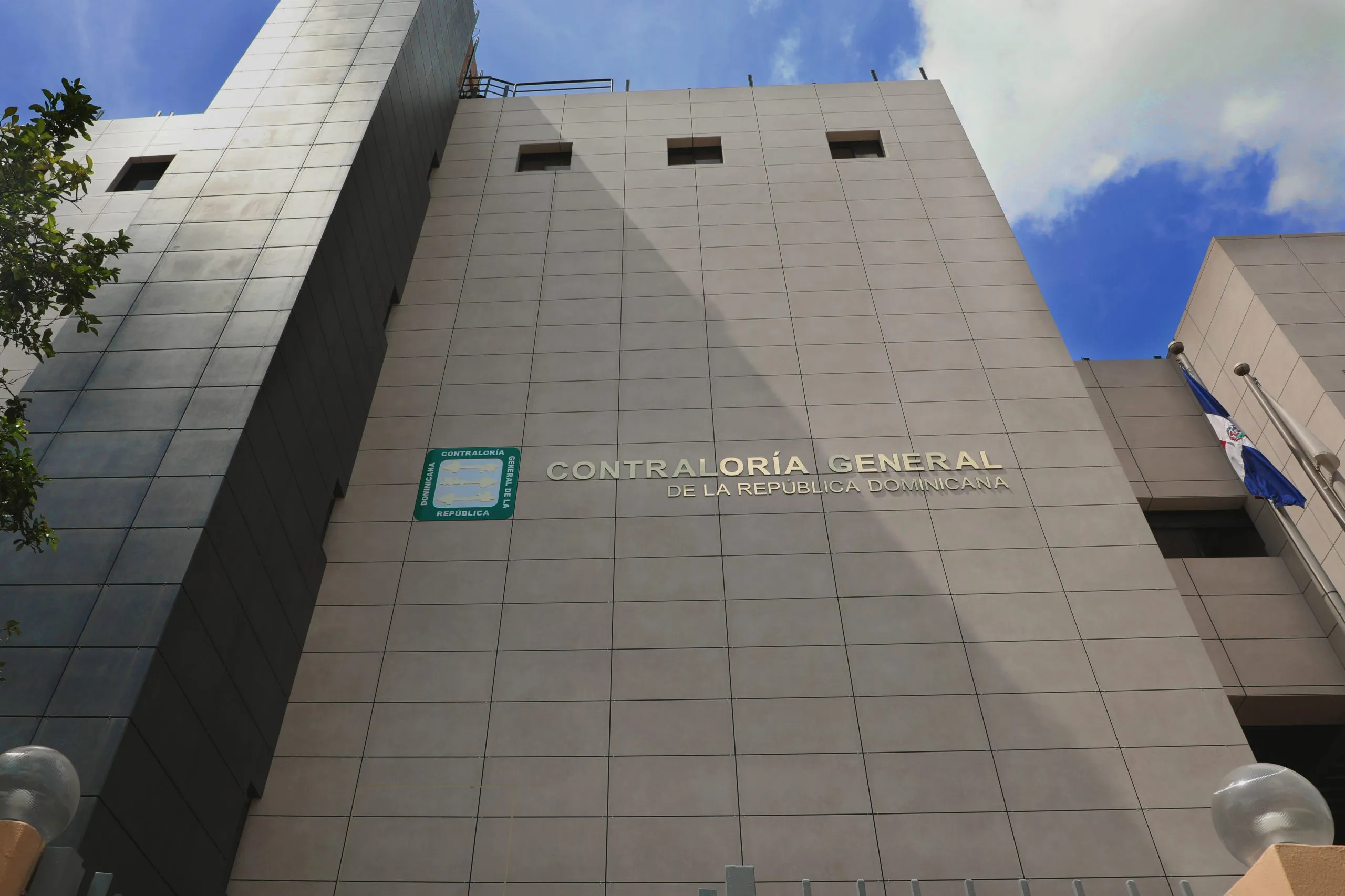 Contraloría establece lineamientos para el registro y gestión de las cesiones de contratos públicos