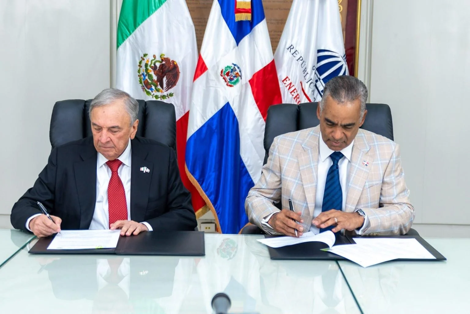 RD y México firmaron  acuerdo para investigación e innovación en el sector energético