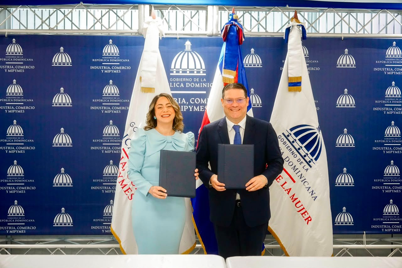 MICM y Ministerio de la Mujer lanzan iniciativa “Mujeres que Lideran” y anuncian becas ejecutivas