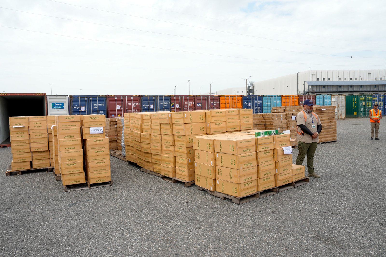 DGA y el Ministerio Público decomisan contrabando millonario en el Puerto Caucedo