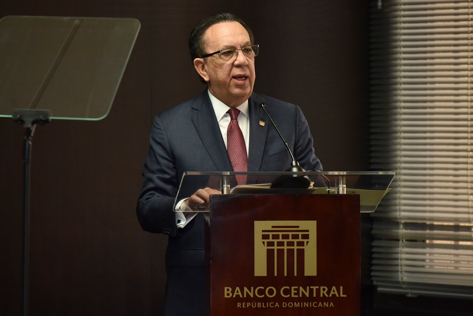 Presidente Luis Abinader confirma a Héctor Valdez Albizu y Clarissa de la Rocha al frente del Banco Central