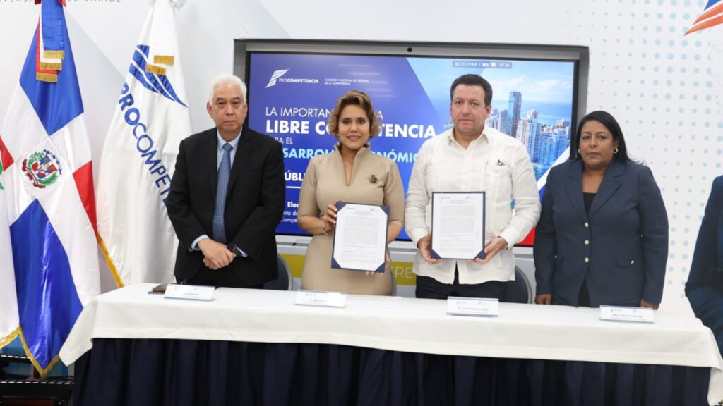 ProCompetencia y Unicaribe firman alianza para impulsar la cultura de libre competencia en la educación superior
