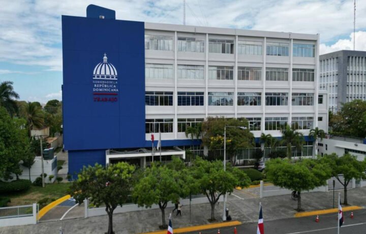 El Ministerio de Trabajo aprueba un incremento salarial del 25 % para operadores de maquinaria agrícola